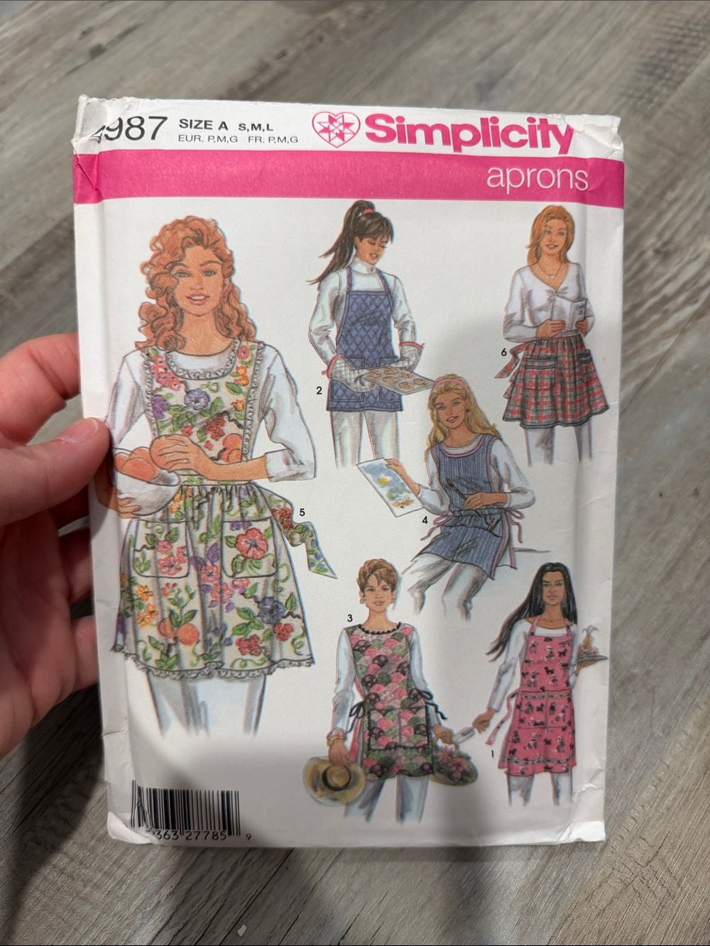 Simplicity Aprons Patterns 4987